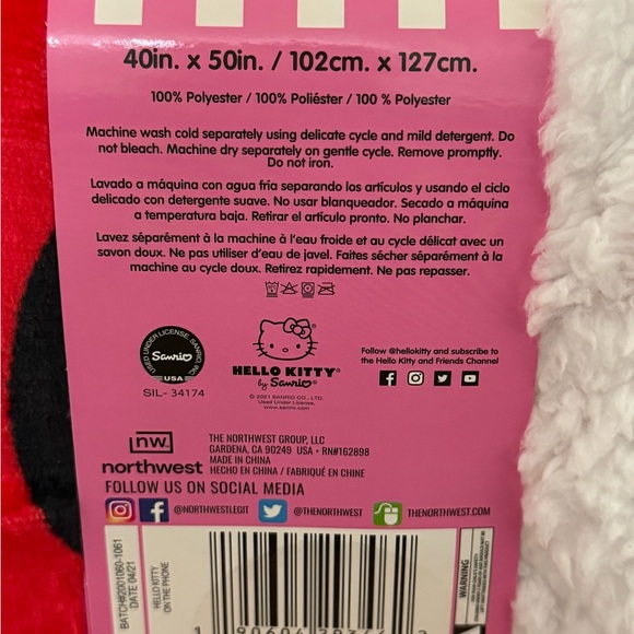 Northwest Hello Kitty Silk Touch Sherpa Throw Blanket 40"x50" On The Phone (NWT) - Picture 3 of 3